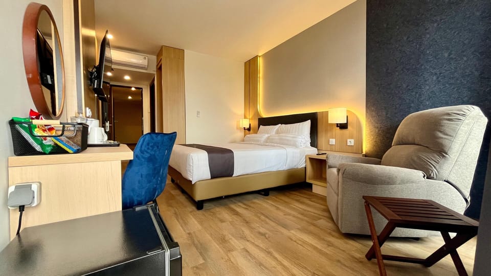 Executive Room | Desk, free WiFi, bed sheets