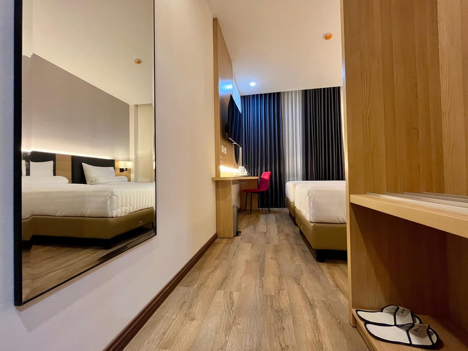 Desk, free WiFi, bed sheets