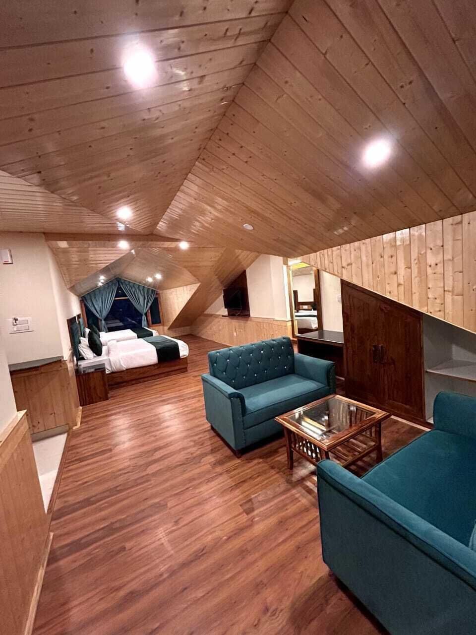 Family Suite, Balcony, Mountain View | Hypo-allergenic bedding, Tempur-Pedic beds, free WiFi, bed sheets