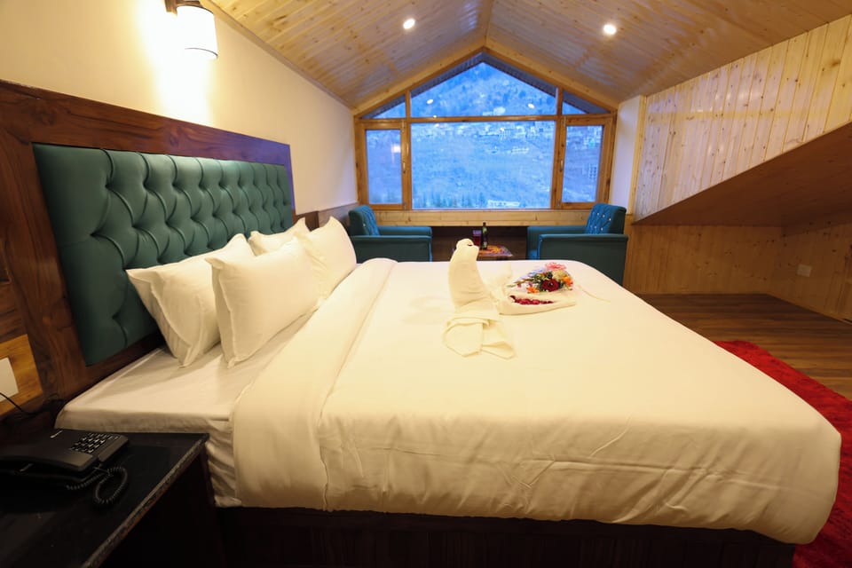 Hypo-allergenic bedding, Tempur-Pedic beds, free WiFi, bed sheets