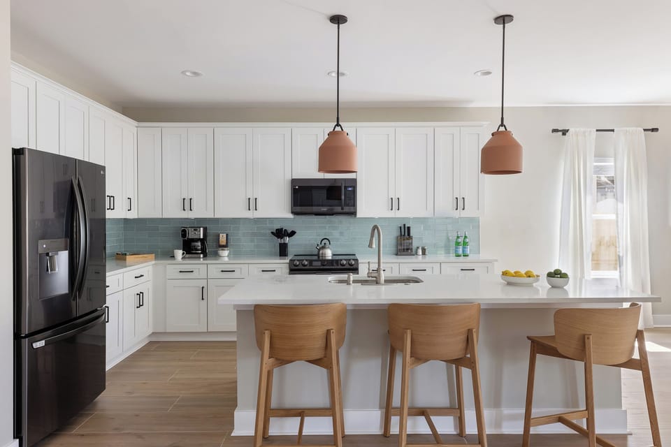 Enjoy casual dining and conversations at the kitchen counter.