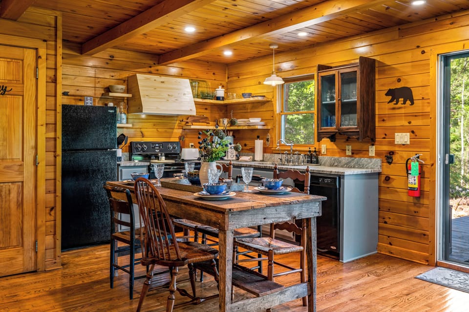 The perfect space for family meals or cozy dinner