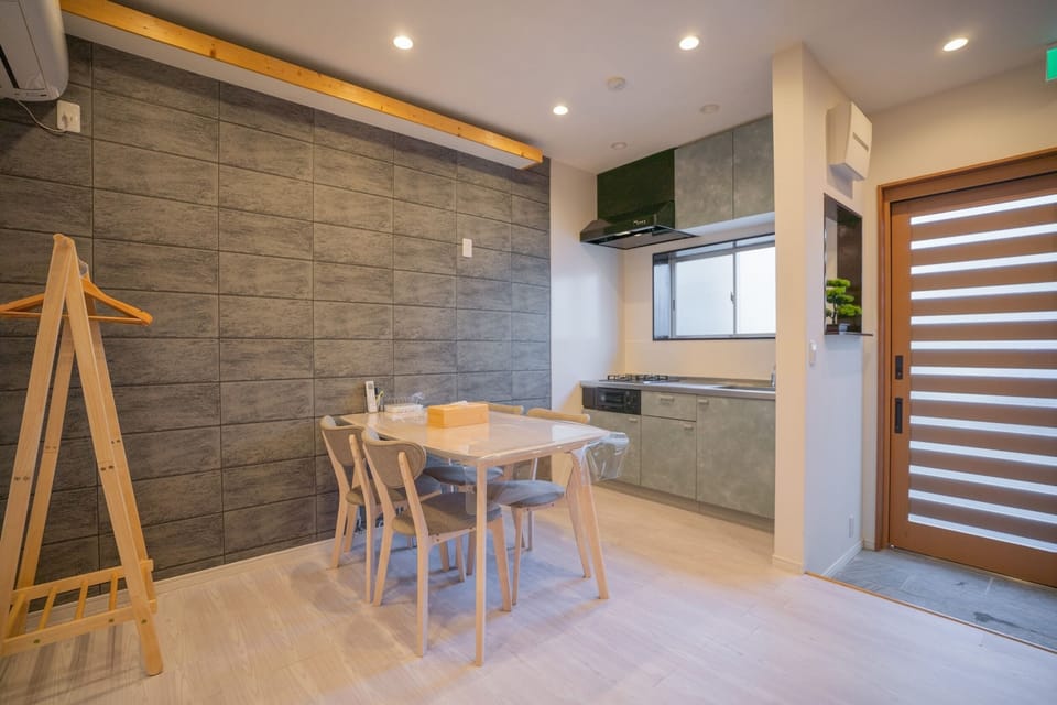 Comfort Cabin, Balcony | In-room dining