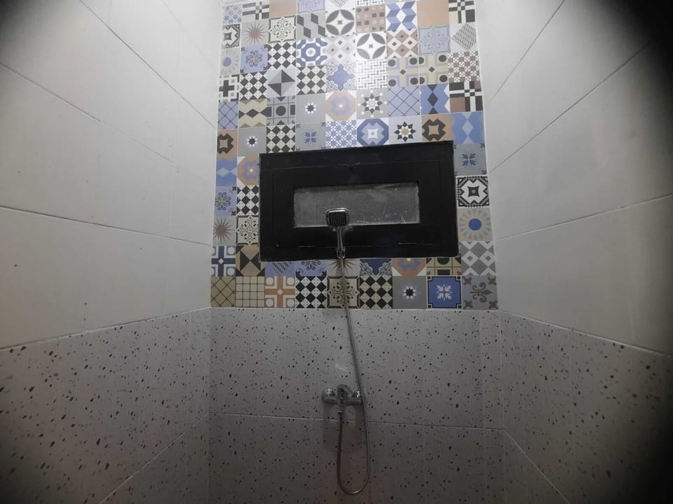 Shower, free toiletries, towels, soap