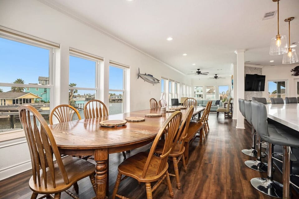 This dining area is located off the kitchen