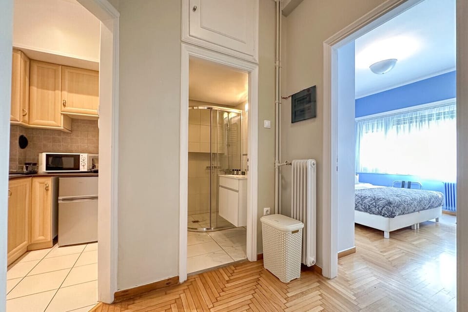 Spacious studio interior!