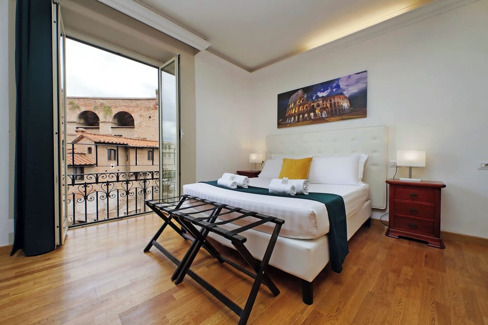 Comfort Triple Room | In-room safe, desk, blackout drapes, soundproofing