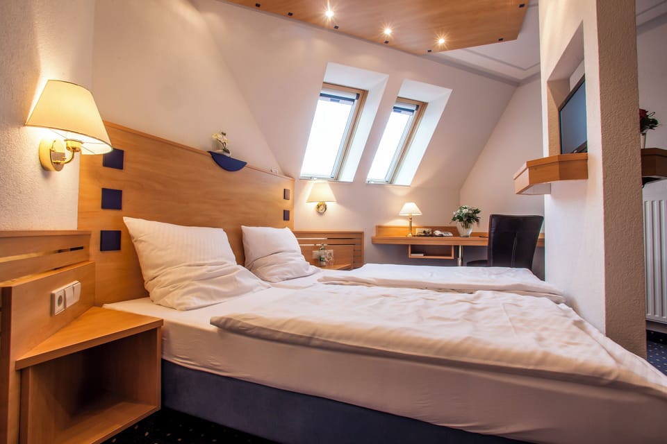 Standard Double Room | Desk, laptop workspace, soundproofing, free WiFi