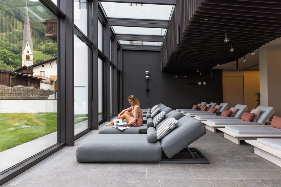 Couples treatment rooms, sauna, hot tub, steam room, body treatments