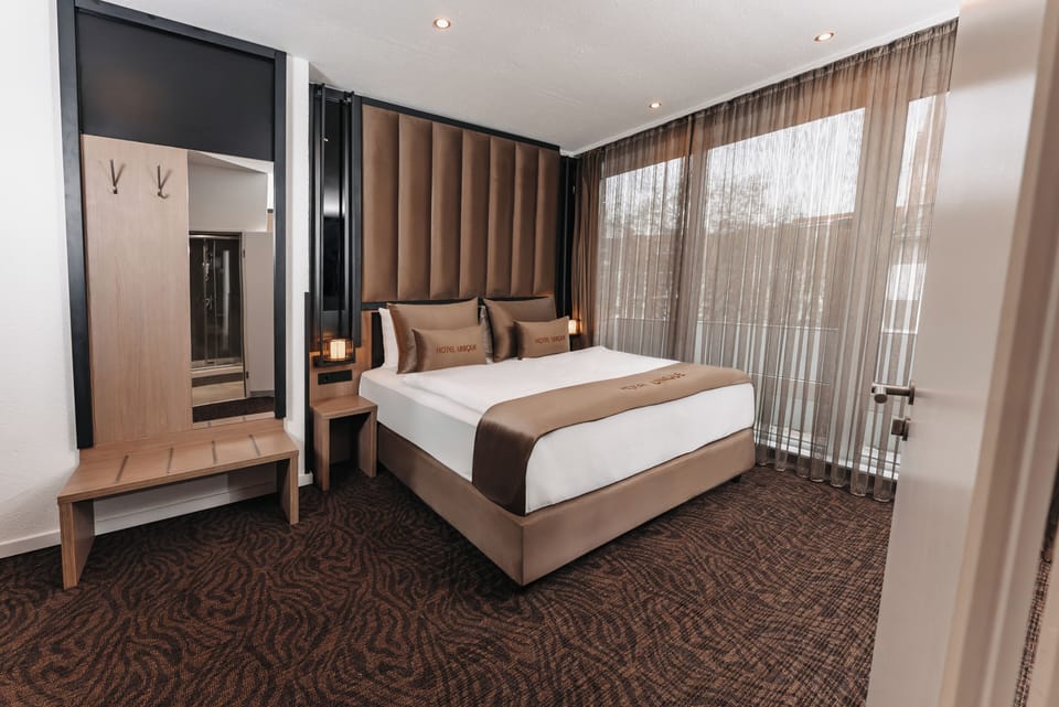 Premium bedding, in-room safe, desk, laptop workspace