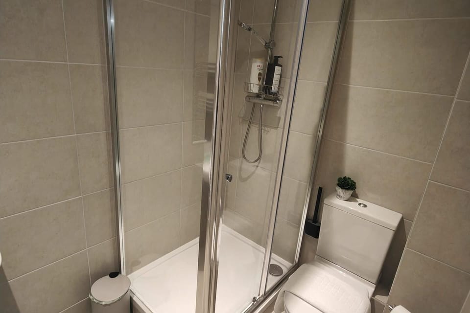 Leeds 3 Bed En-suites Apartment Retreat- Sleeps 9 Apartment in Leeds
