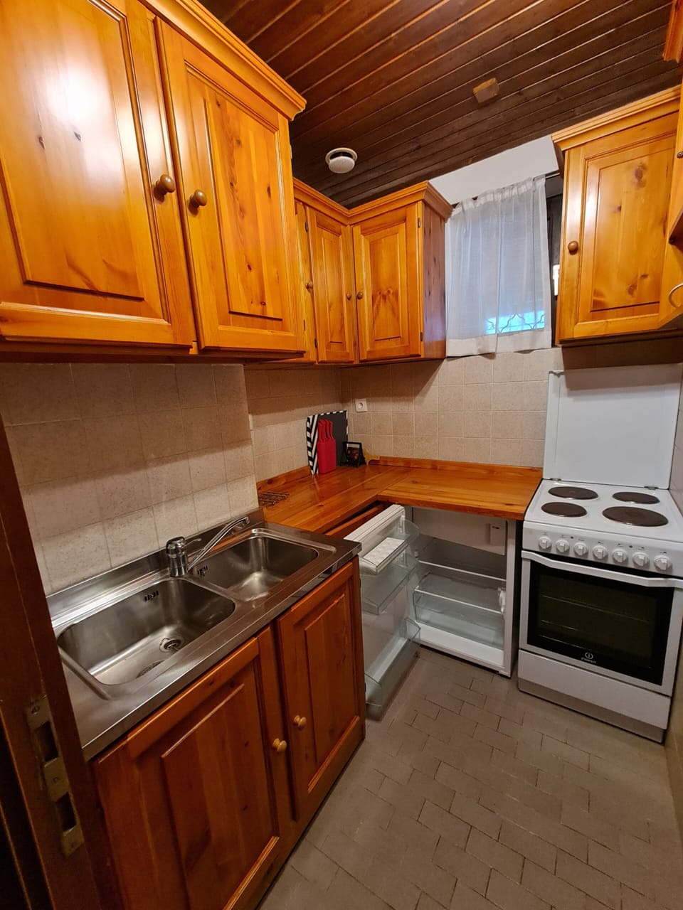 Apartment | Private kitchen | Fridge, oven, electric kettle, cookware/dishes/utensils