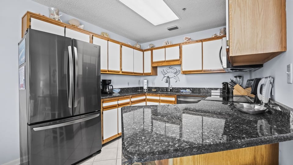 Condo, 1 Bedroom | Private kitchen | Fridge, oven, coffee/tea maker