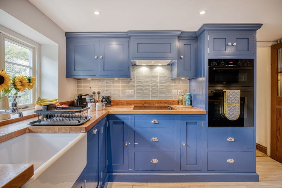 Post Office Cottage Kitchen - StayCotswold