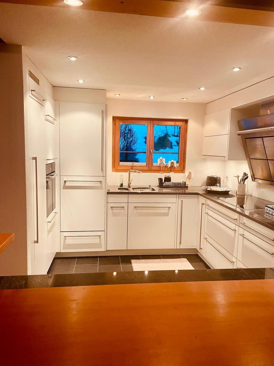 the spacious and open kitchen 
