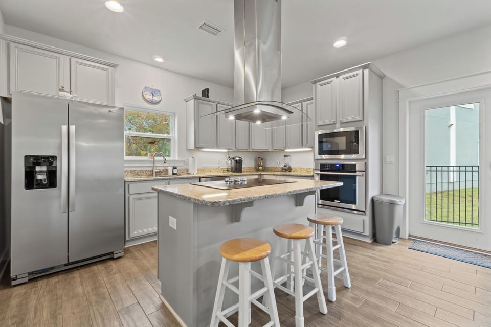 Large, modern fully equipped kitchen w/ stainless appliances & granite counters