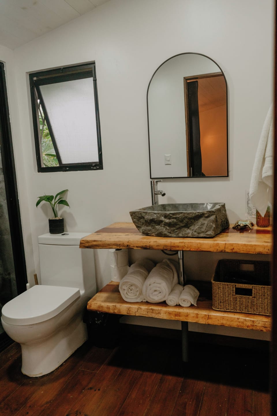 Premium Cabin, Garden View | Bathroom | Shower, rainfall showerhead, free toiletries, hair dryer
