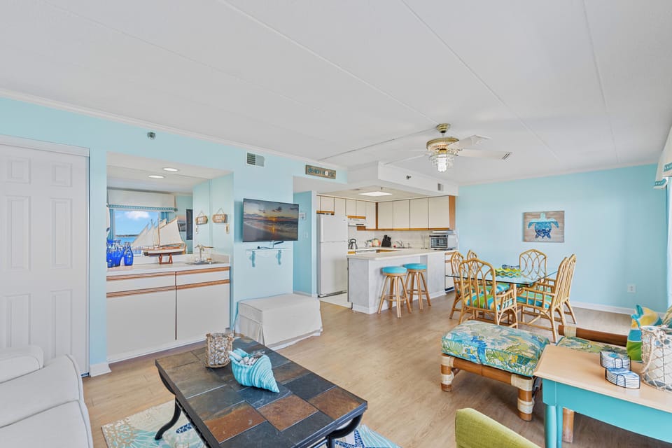A fabulous 3 Bedroom/2 Bath Bayfront Condo!