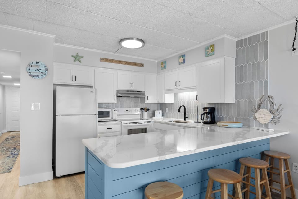 Or grab a quick bite before hitting the Beach at the Breakfast Bar!