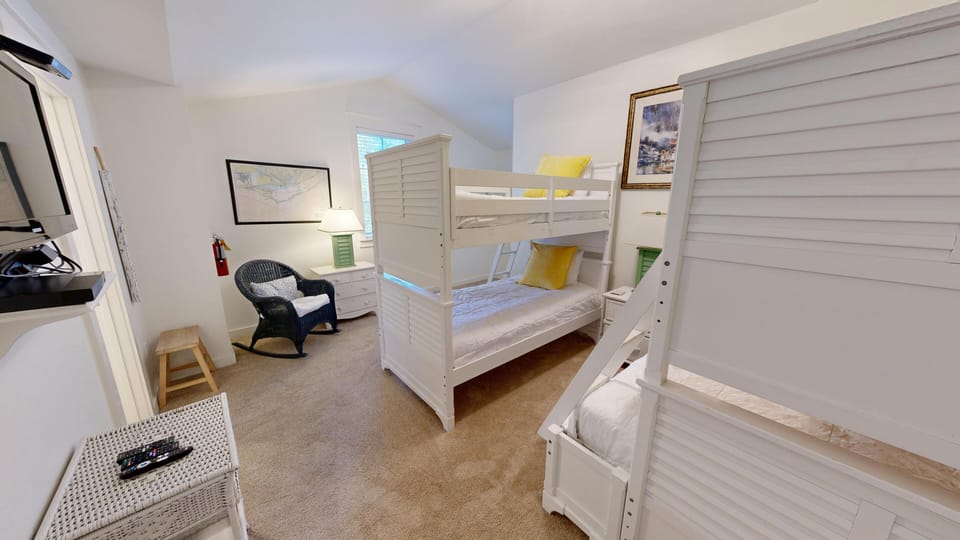 Guest Bedroom 2 (2nd Floor)