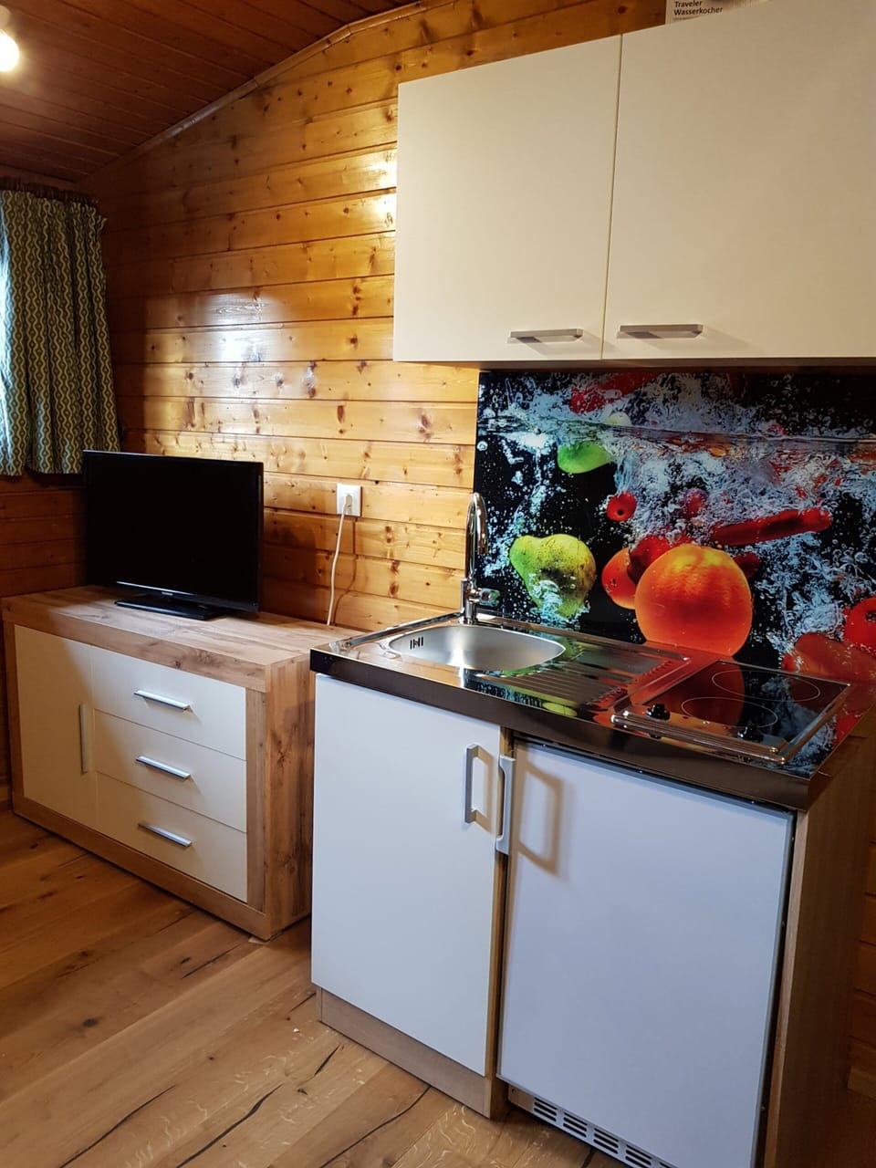 Apartment | Private kitchen | Fridge, cookware/dishes/utensils