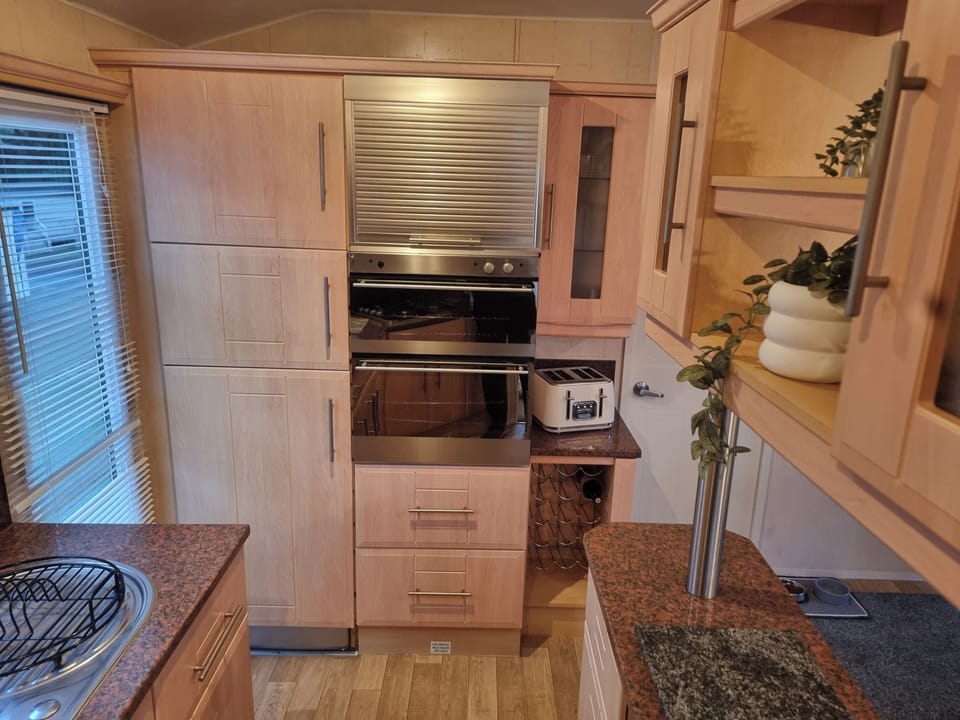Chalet | Private kitchen | Fridge, microwave, oven, stovetop