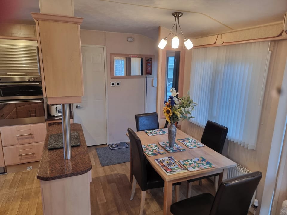 Chalet | Dining