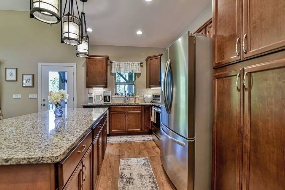 Large, Fully Stocked Kitchen