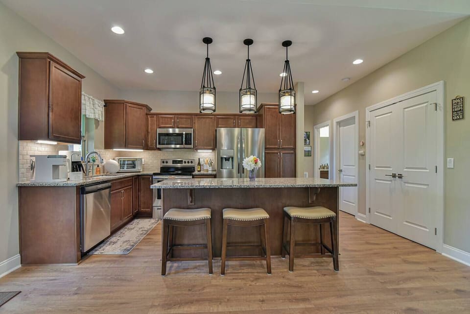Large, Fully Stocked Kitchen