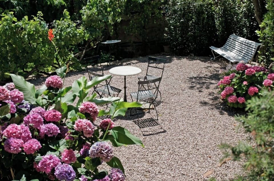 Garden, Outdoor furniture