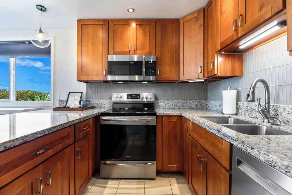 Cook with ease in our bright, modern kitchen! Enjoy granite countertops & all the tools you need for a fantastic, home-cooked vacation.