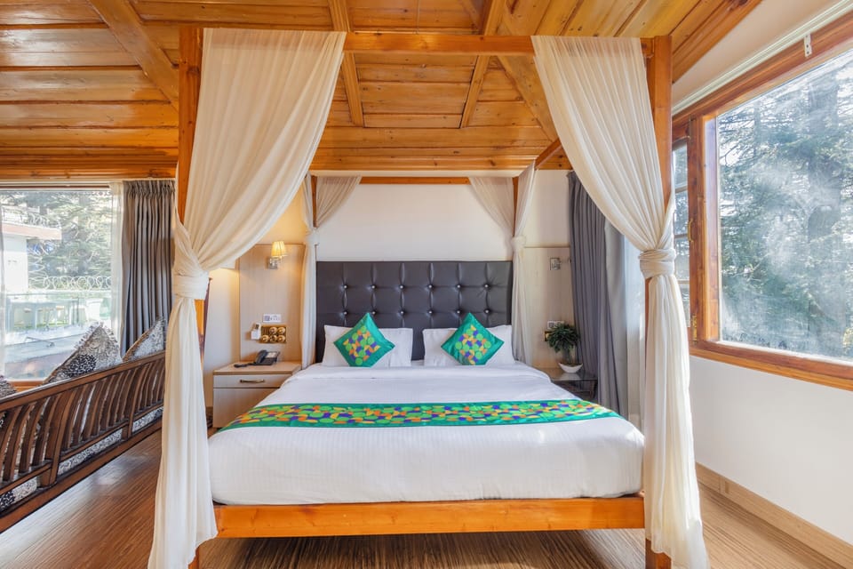 Premium Room | Desk, blackout drapes, iron/ironing board, rollaway beds (surcharge)