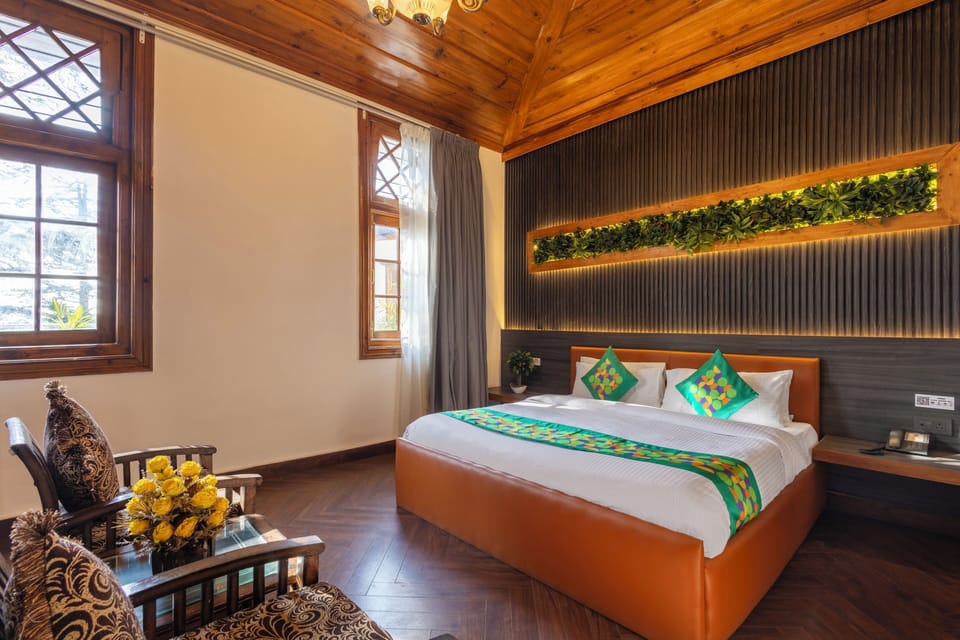 Premium Room | Desk, blackout drapes, iron/ironing board, rollaway beds (surcharge)