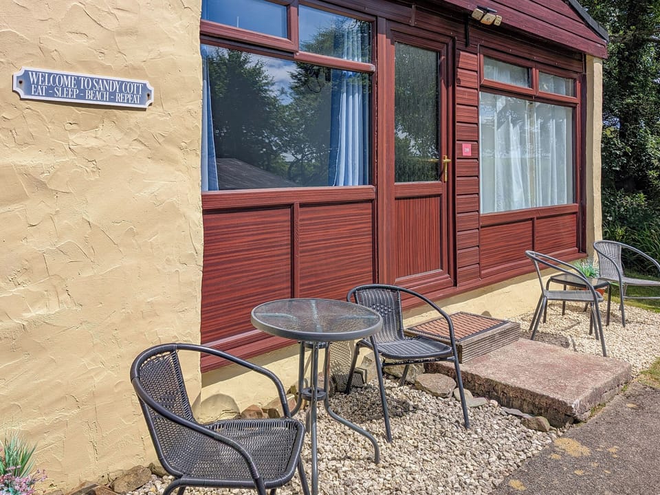 Sitting-out-area | Sandy Cott, Kilkhampton