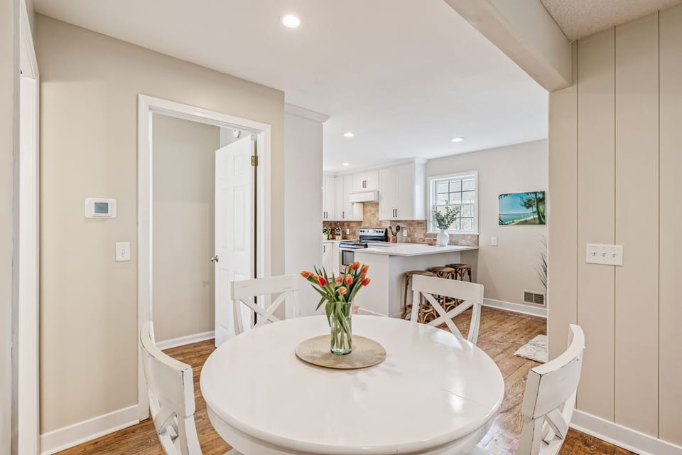 Dining table seats 4-5. Add Table leaf to seat 7-8. Leaf in bedroom closet.