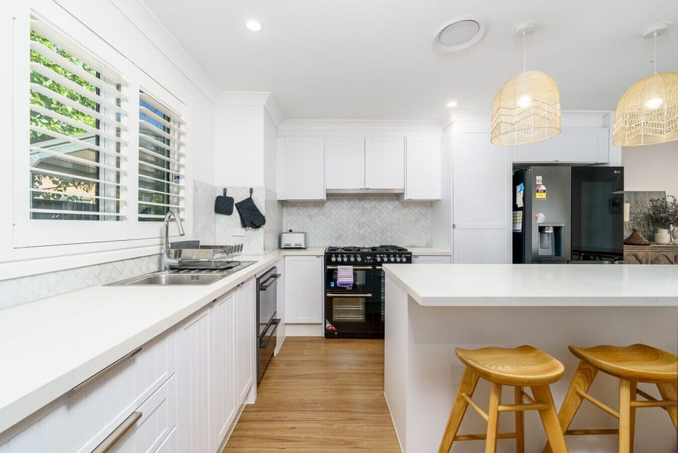 State-of-the-art kitchen with a 3-section oven and all necessary appliances