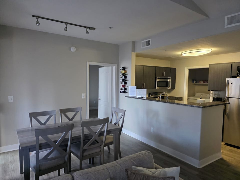 kitchen/dining area