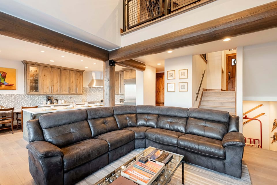 Large sectional sofa with end seat recliners