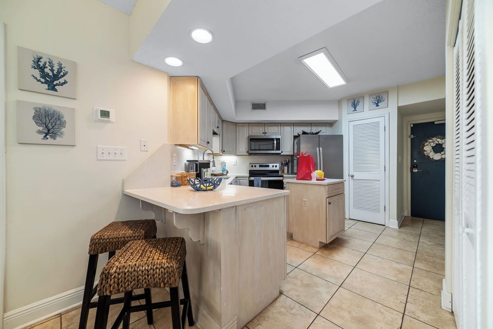 Breakfast bar and kitchen