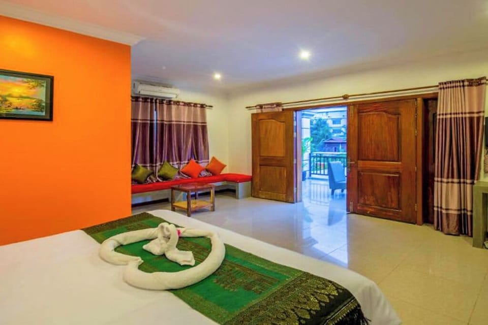 Deluxe Double Room | In-room safe, desk, laptop workspace, iron/ironing board