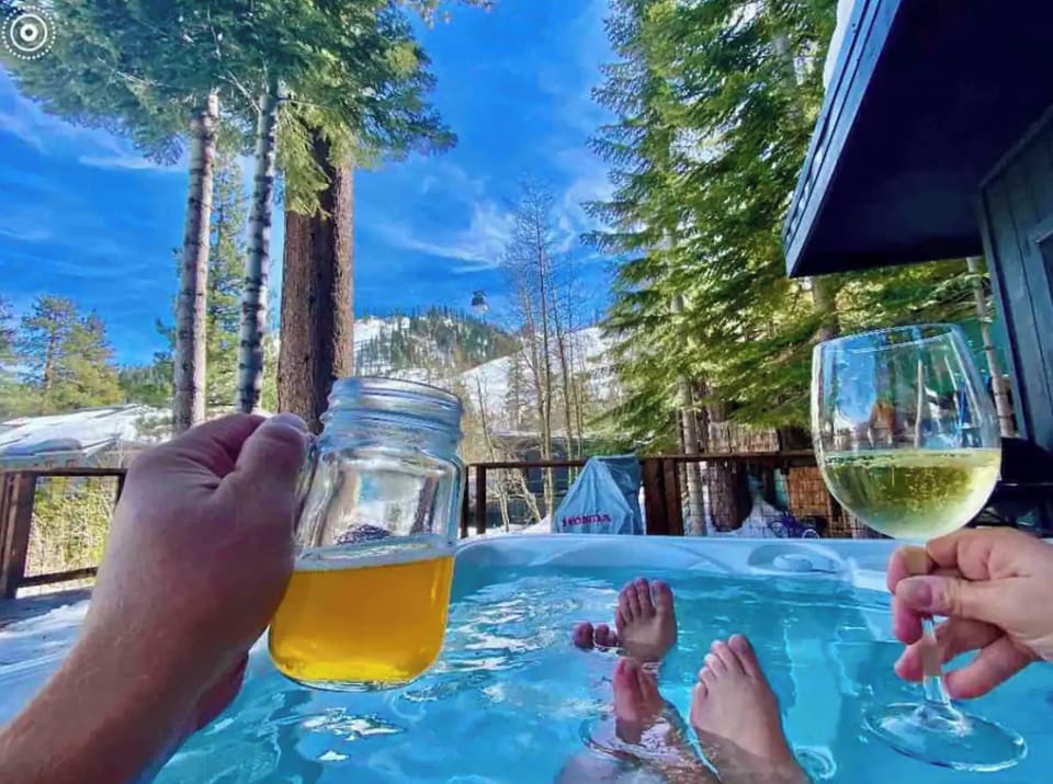 Outdoor spa tub