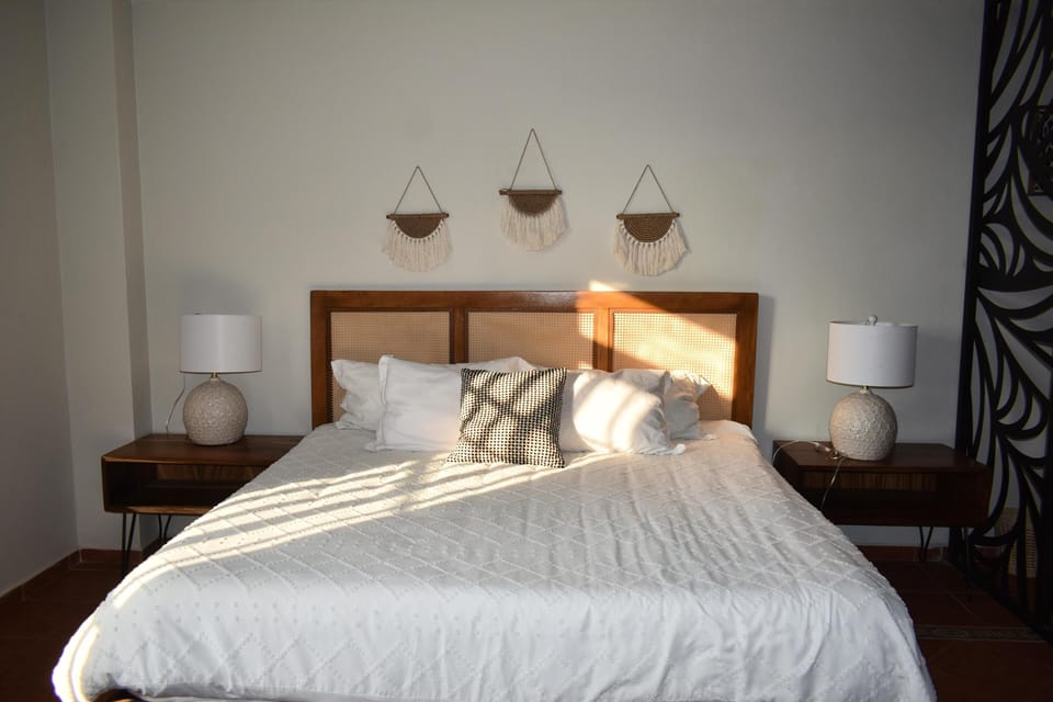 Deluxe Suite | Blackout drapes, free WiFi, bed sheets