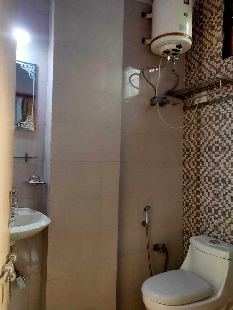 Standard Double Room, City View | Bathroom | Shower, free toiletries, towels, soap