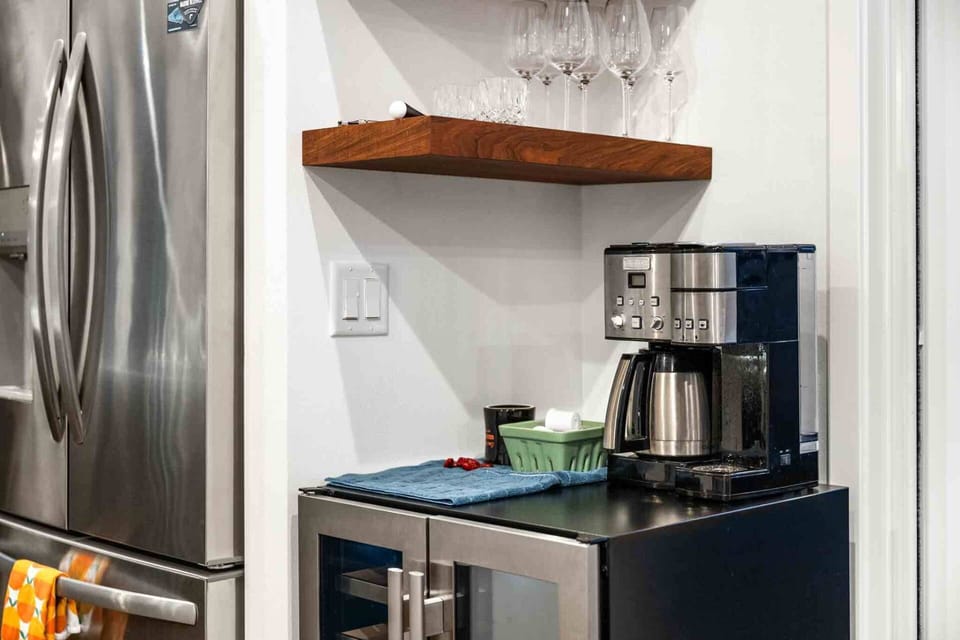 Coffee lovers are in luck as this rental provides coffee. There are also cute cafes a short drive away.