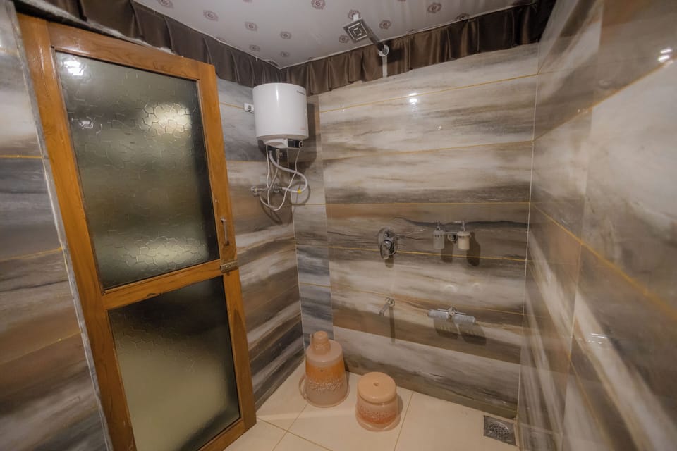 Premium Tent | Bathroom | Shower, free toiletries, towels, soap