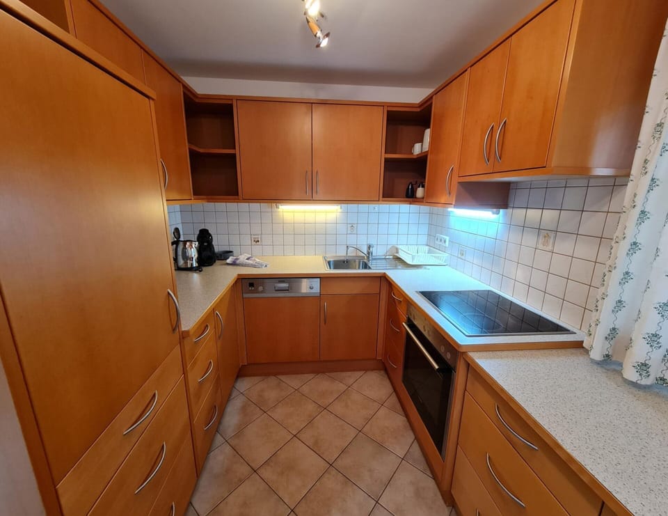 Chalet | Private kitchen | Fridge, oven, dishwasher, coffee/tea maker