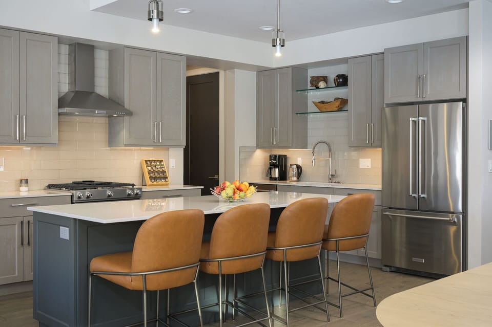 Seating for four at the breakfast bar