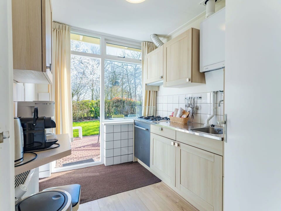 Kitchen, Countertop, Flooring, Kitchen Appliance, Interior Design, Major Appliance, Cabinetry, Floor, Apartment, Ceiling