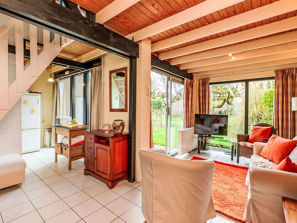 Furniture, Wood Stain, Chair, Hardwood, Resort, Houseplant, Design, Living Room, Eco Hotel