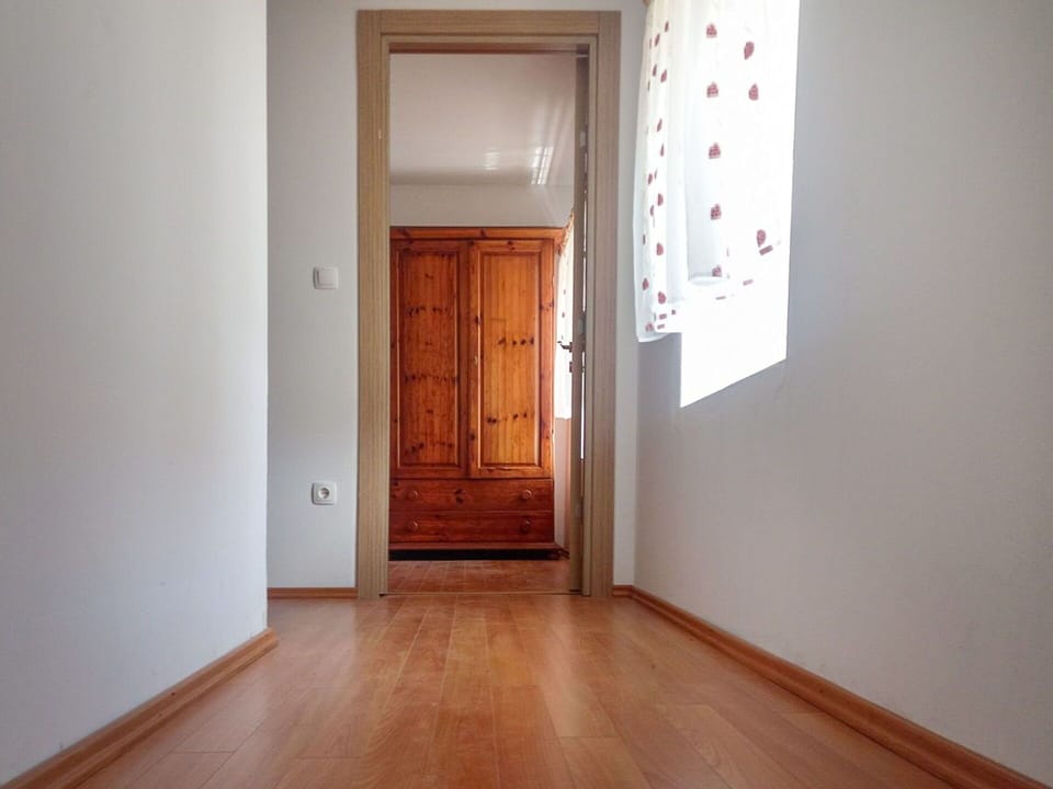 Flooring, Floor, Wood Flooring, Wall, Wood, Laminate Flooring, Door, Hardwood, Brown, Interior Design